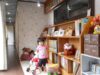 つなげた廊下には、子供たちのおもちゃや本が収納できるスペースを作りました