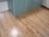 リビングの床材は「カバザクラ」を使用　ムクの板は温かみがあり落ち着きます　キッチンの色とも馴染んでいますね