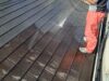 高圧洗浄にて屋根に付いた汚れを除去したいきます。